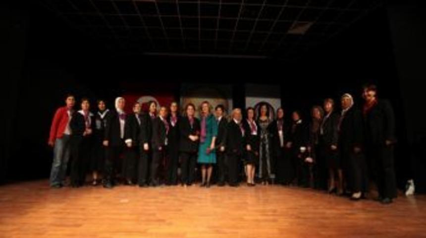 Denizli Belediyesi Kadın Meclisi &uuml;yeleri tiyatro oyunu sahneledi