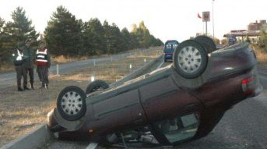Kazada hurdaya dönen otomobilden sağ çıktı