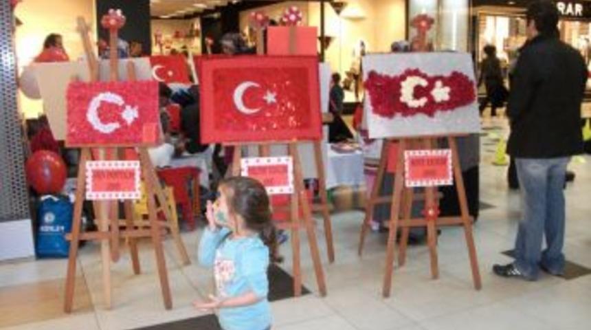 Özel Gül Kreşi'nden 'Atatürk ve Bayrak' sergisi