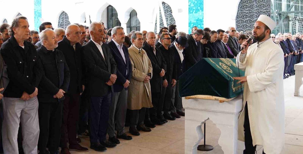 İbrahim Hatipoğlu’nun babası Münir Mustafa Hatipoğlu son yolculuğuna uğurlandı 1
