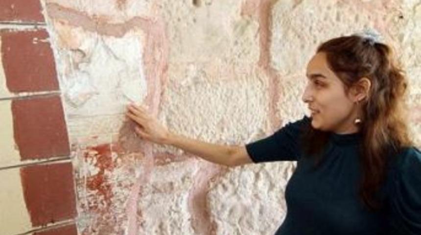 Engellerini tarihi hissederek aşıyorlar