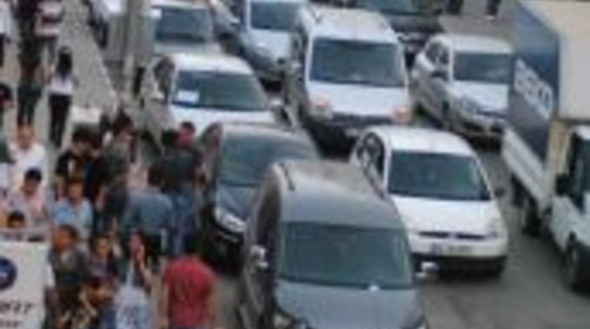 Trafik sorunu &ccedil;ekilmez oldu