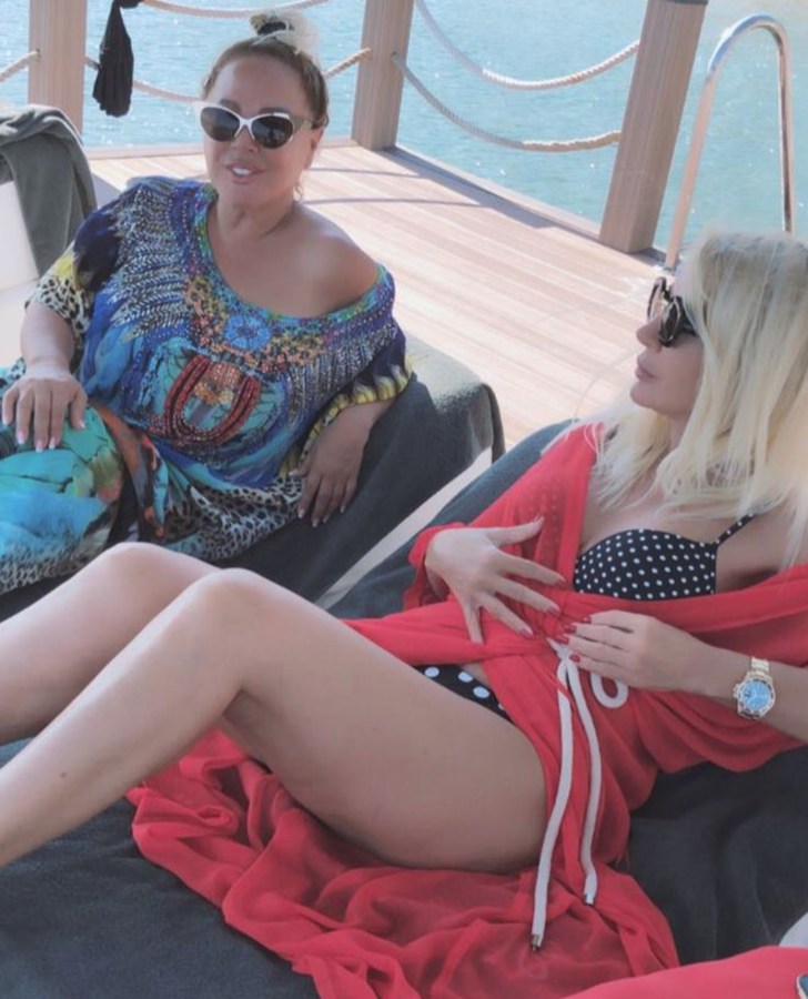 Kim der 55 yaşında! Seda Sayan'dan bikinili poz  G1