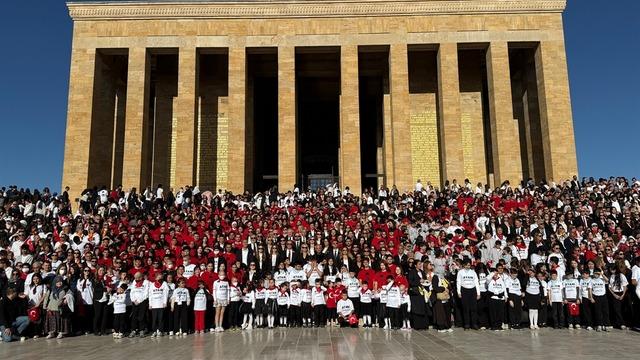 LÖSEV'den Anıtkabir’e 100 bin kişilik ziyaret