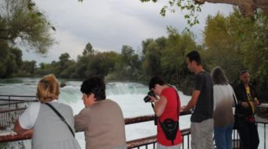 Manavgat Şelalesi'nde su taşkınlarına karşı esnaf uyarıldı