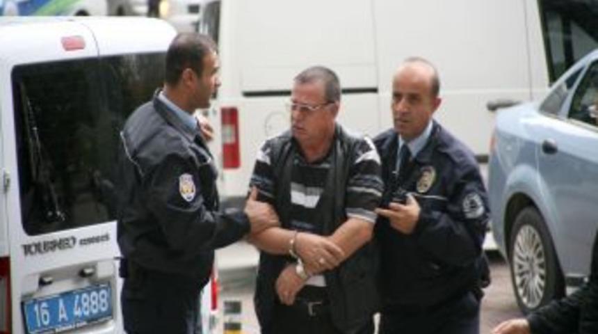 Minib&uuml;steki 'g&ouml;t&uuml;receksin, g&ouml;t&uuml;rmem' kavgası &ouml;l&uuml;mle bitti