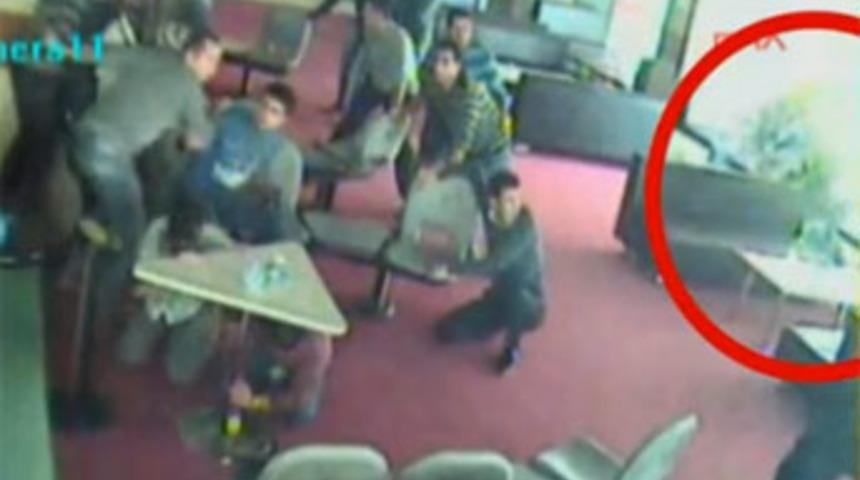 Alışveriş merkezi beşik gibi sallanıyor