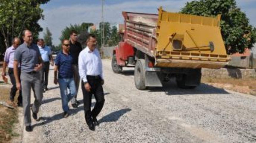 Beldelere çift katlı emisyonlu sathi kaplama yapılıyor