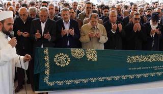 İbrahim Hatipoğlu&rsquo;nun babası son yolculuğuna uğurlandı