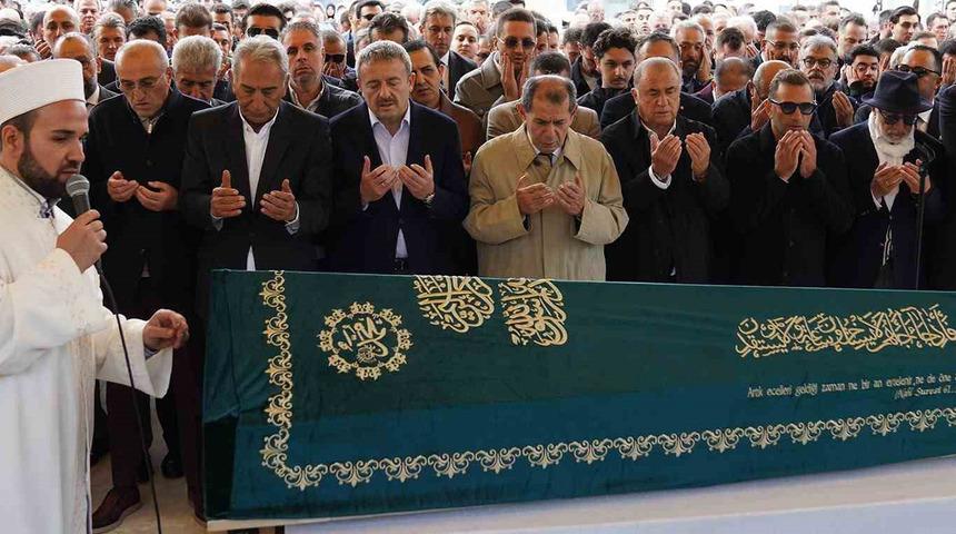 İbrahim Hatipoğlu&rsquo;nun babası M&uuml;nir Mustafa Hatipoğlu son yolculuğuna uğurlandı