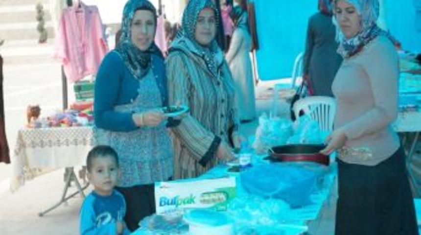 G&ouml;n&uuml;l Verenler Derneği fakir &ouml;ğrenciler yararına kermes a&ccedil;tı