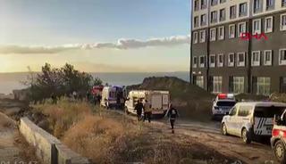 &Ccedil;anakkale&rsquo;de toprak altında kalan 2 yabancı uyruklu iş&ccedil;i kurtarıldı