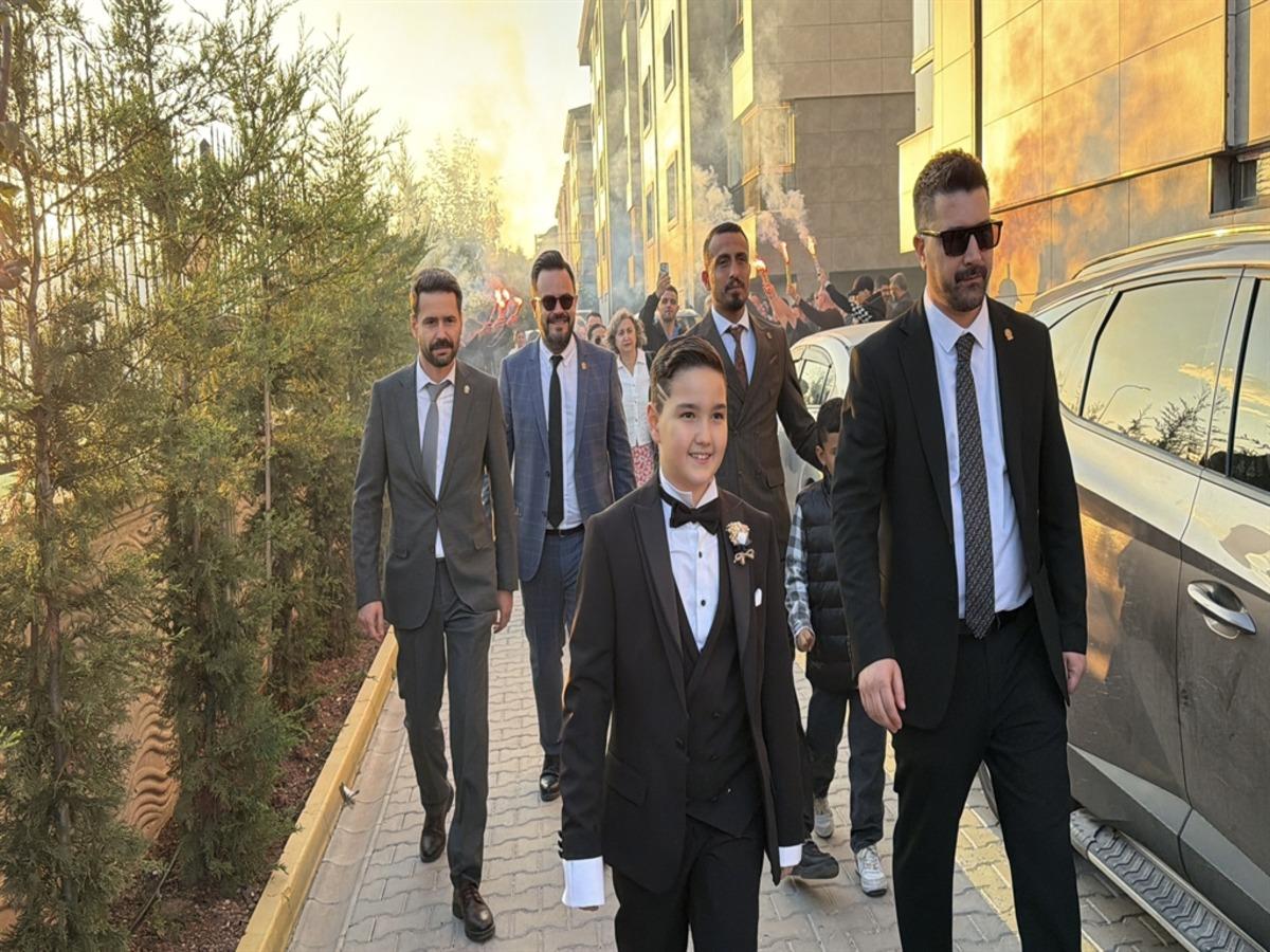 Şehit &ccedil;ocuğu Ey&uuml;phan&rsquo;a TOMA&rsquo;lı d&uuml;ğ&uuml;n konvoyu 2