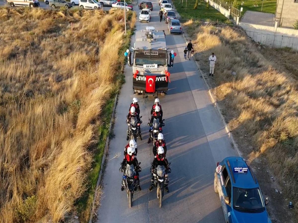 Şehit &ccedil;ocuğu Ey&uuml;phan&rsquo;a TOMA&rsquo;lı d&uuml;ğ&uuml;n konvoyu 3
