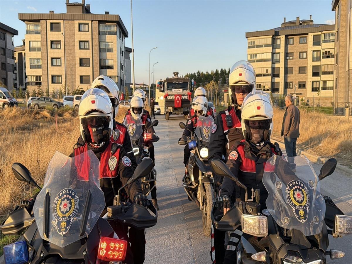 Şehit &ccedil;ocuğu Ey&uuml;phan&rsquo;a TOMA&rsquo;lı d&uuml;ğ&uuml;n konvoyu 1