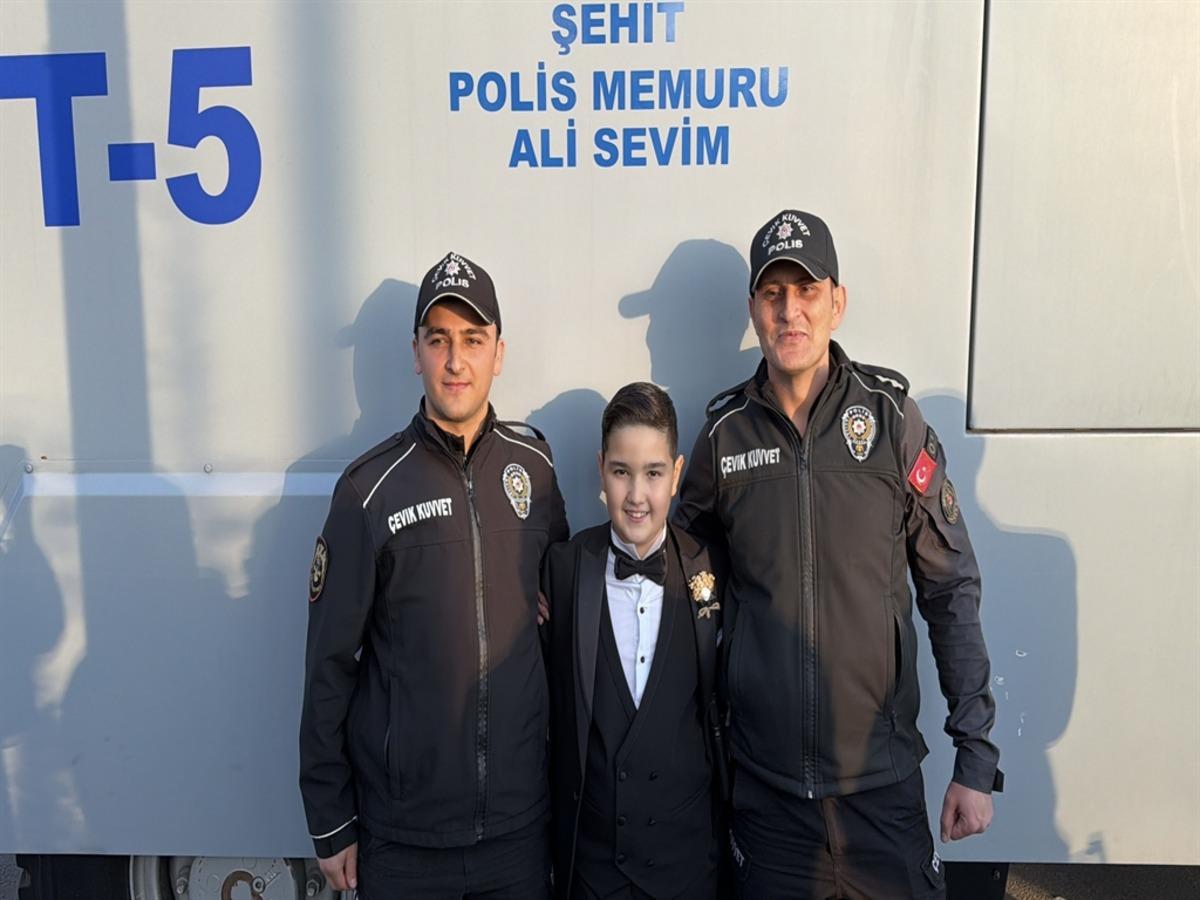 Şehit &ccedil;ocuğu Ey&uuml;phan&rsquo;a TOMA&rsquo;lı d&uuml;ğ&uuml;n konvoyu 4