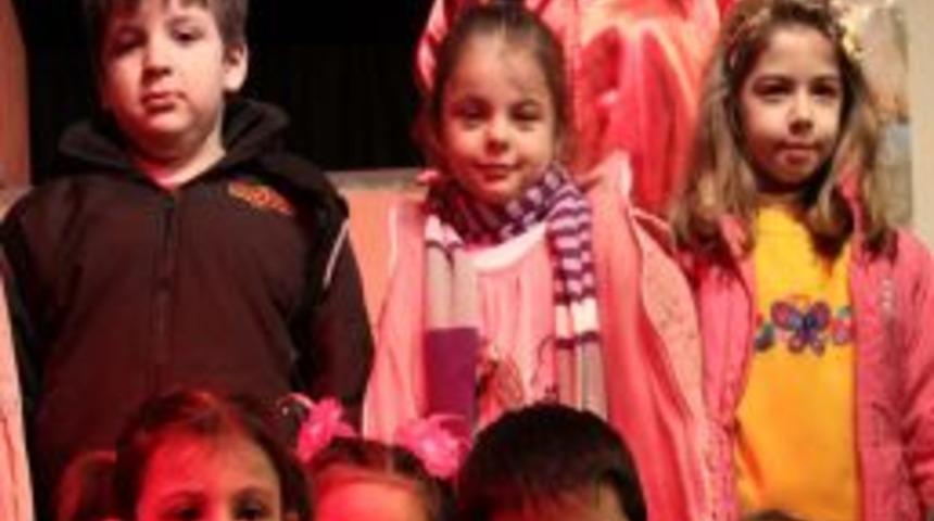 Kırmızı Başlıklı Kız ile Robin Hood, evde canı sıkılan &ccedil;ocuklarla buluştu