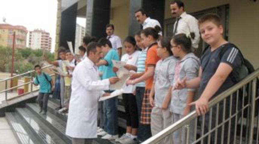 &Ouml;zel Kahramankent İlk&ouml;ğretim Okulu &ouml;ğrencileri yabancı dil sertifikalarını aldı