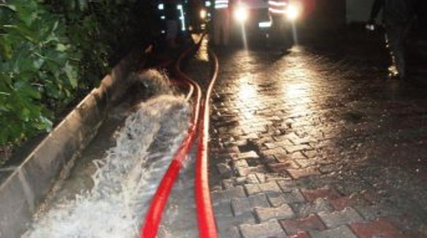 Durusu'da onlarca ev su altında kaldı