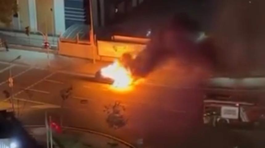 Yer: İstanbul! Seyir halindeki cip alev alev yandı