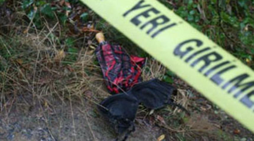 Bı&ccedil;ak zoruyla kadının s&uuml;tyenini &ccedil;ıkarttı!