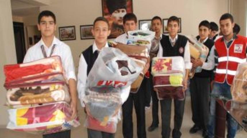 Lise &ouml;ğrencilerinden depremzedelere anlamlı yardım