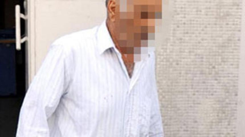 Hem de cami tuvaletinde!