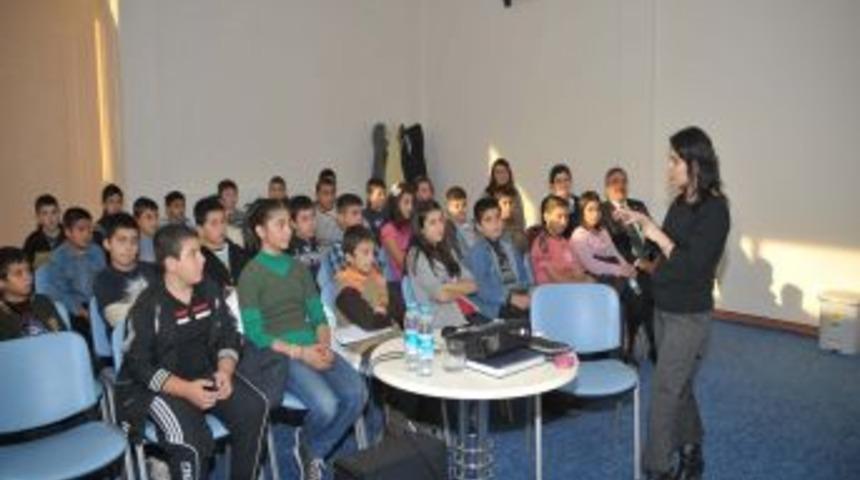 Altındağlı gen&ccedil;lere bulaşıcı hastalıklar semineri verildi