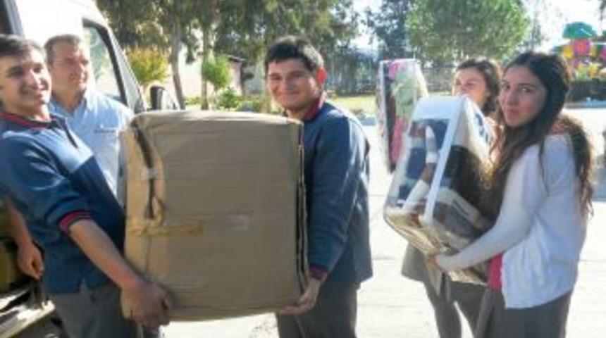 Manavgat Koleji, Van'a 30 koli yardım malzemesi g&ouml;nderdi