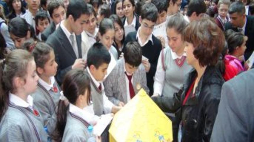 İstanbullu miniklerden Vanlı akranlarına bayram s&uuml;rprizi