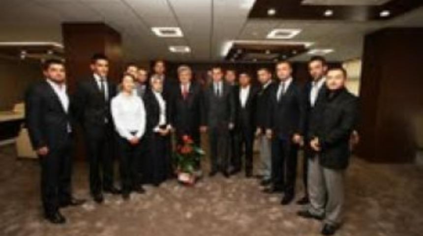 Gen&ccedil;lik kolları siyasetin fideliğidir