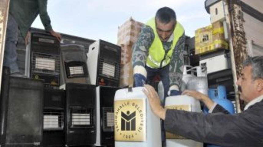 Yenimahalle'de depremzedeler i&ccedil;in toplanan yardımlar yola &ccedil;ıktı