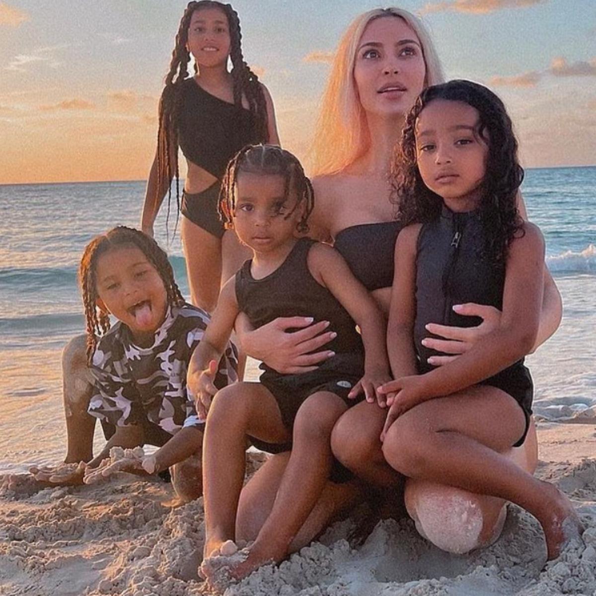Kim Kardashian ın çocukları için tuttuğu dadı sayısı ortaya çıktı! 1