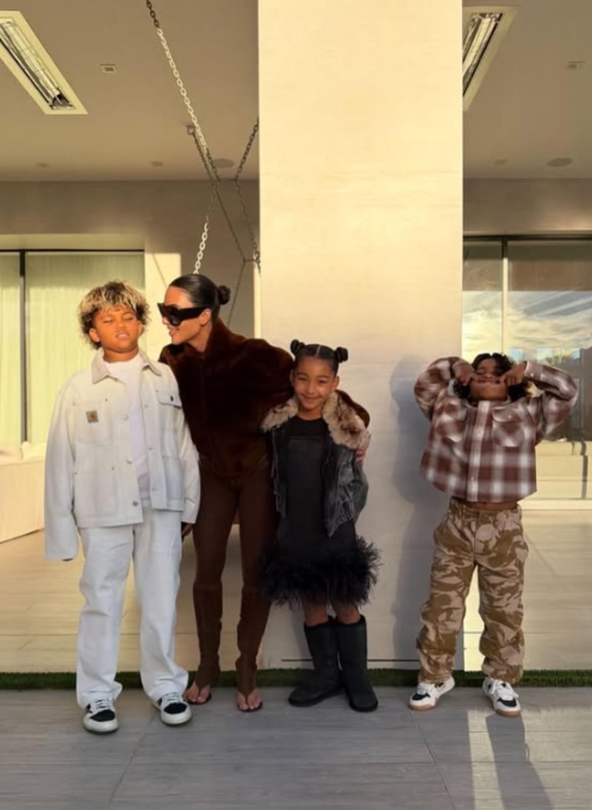 Kim Kardashian ın çocukları için tuttuğu dadı sayısı ortaya çıktı! 2