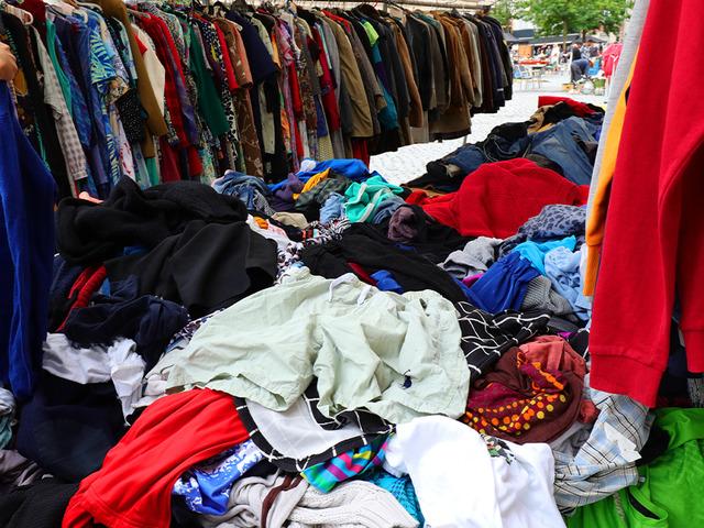 Uygun fiyat i&ccedil;in akın ettiler 'Dışarıda 1800 TL, bende 800 TL'