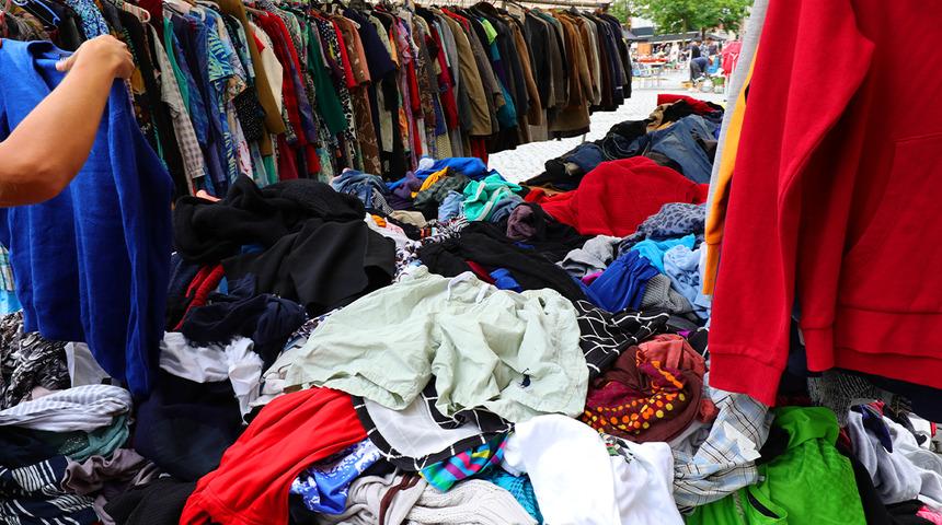 Uygun fiyat i&ccedil;in akın ettiler 'Dışarıda 1800 TL, bende 800 TL'