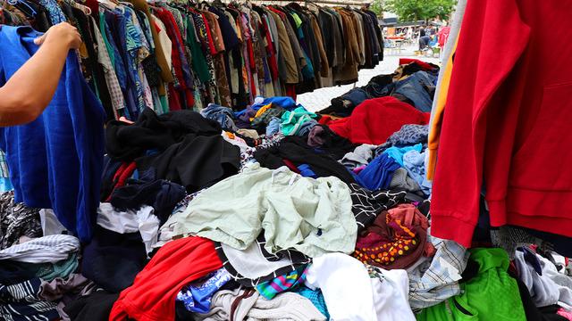 Uygun fiyat için akın ettiler 'Dışarıda 1800 TL, bende 800 TL'