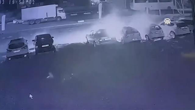 Antalya'da otomobil galerisindeki 6 aracın kundaklandığı anlar 📹