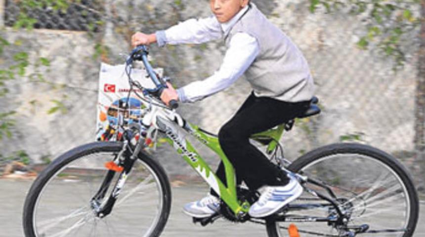 İşte Başbakan'ın &ouml;vg&uuml;s&uuml;ne mazhar olan o &ccedil;ocuk