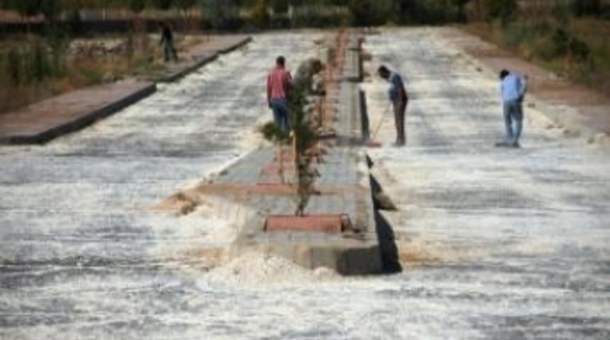 Ak&ccedil;akale Yeni Mezarlık'ta &ccedil;evre d&uuml;zenleme &ccedil;alışmaları s&uuml;r&uuml;yor