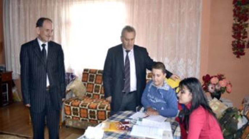 K&uuml;&ccedil;&uuml;k Furkan evde eğitim uygulaması ile hayata yeniden tutundu