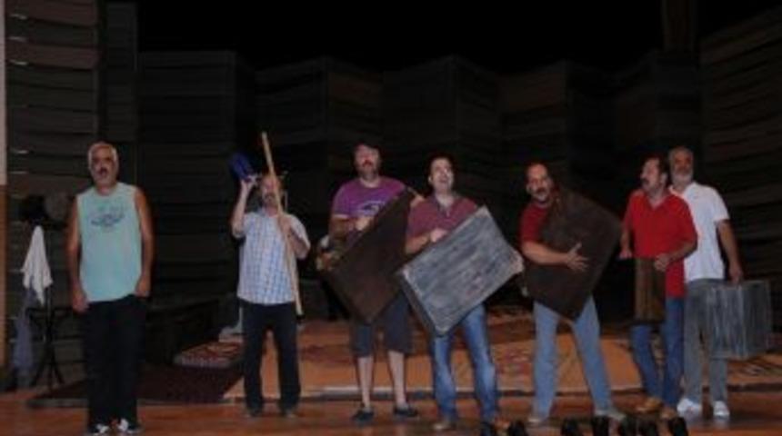 Adana Şehir Tiyatrosu perdelerini yarın a&ccedil;ıyor