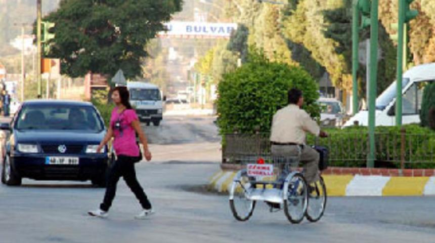 Görme engelli trafiği birbirine kattı