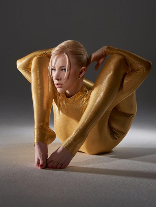 D&uuml;nyanın en esnek kadınından 2015 takvimi 1