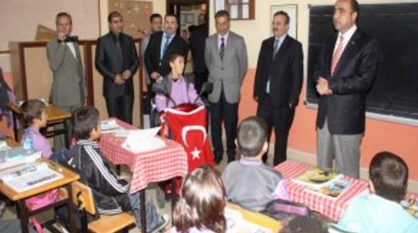 Belediye Başkanı Palta'dan engelli ilk&ouml;ğretim &ouml;ğrencisine ak&uuml;l&uuml; ara&ccedil;