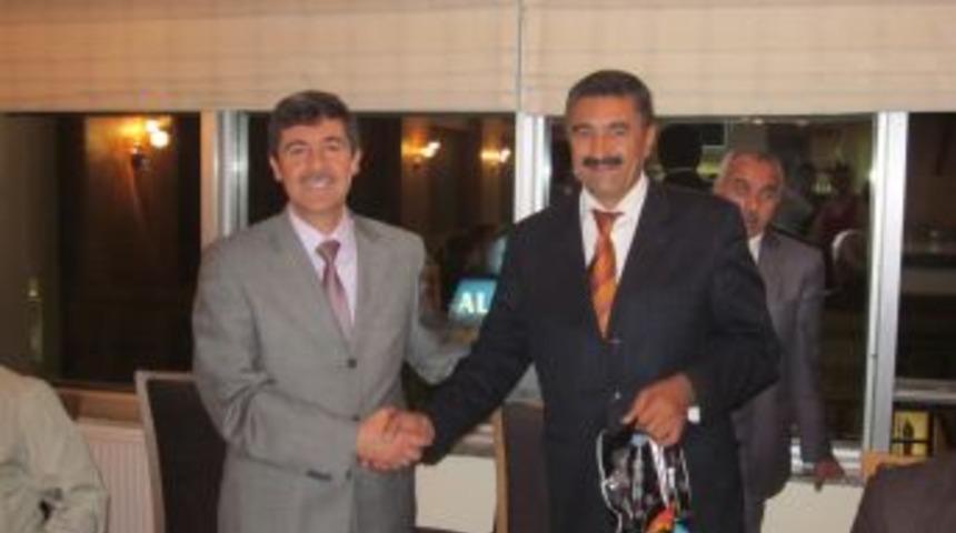 Tayini &ccedil;ıkan &ouml;ğretmenler veda yemeğinde buluştu