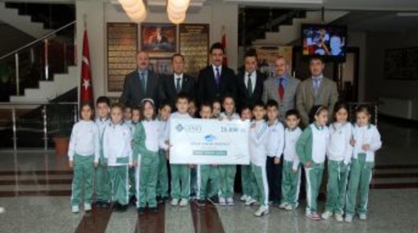 Harçlıklarını Van’a gönderdiler