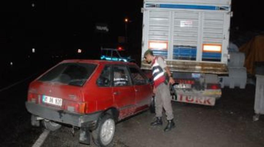 Sürücünün kaçtığı iddia edilen kazada 2 kişi ağır yaralandı