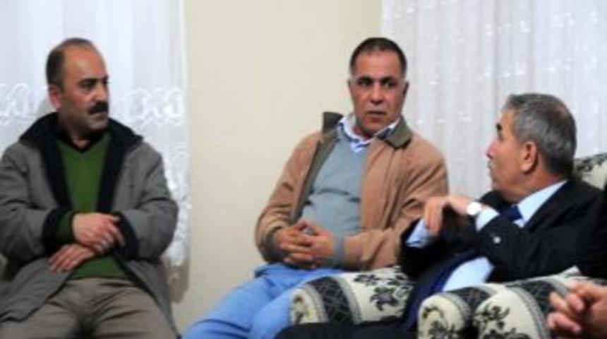 Başkan Demirtaş, şehit &Ouml;zer&rsquo;in ailesini ziyaret etti