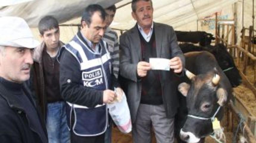 Polis kurban satıcılarını sahte paraya karşı uyardı